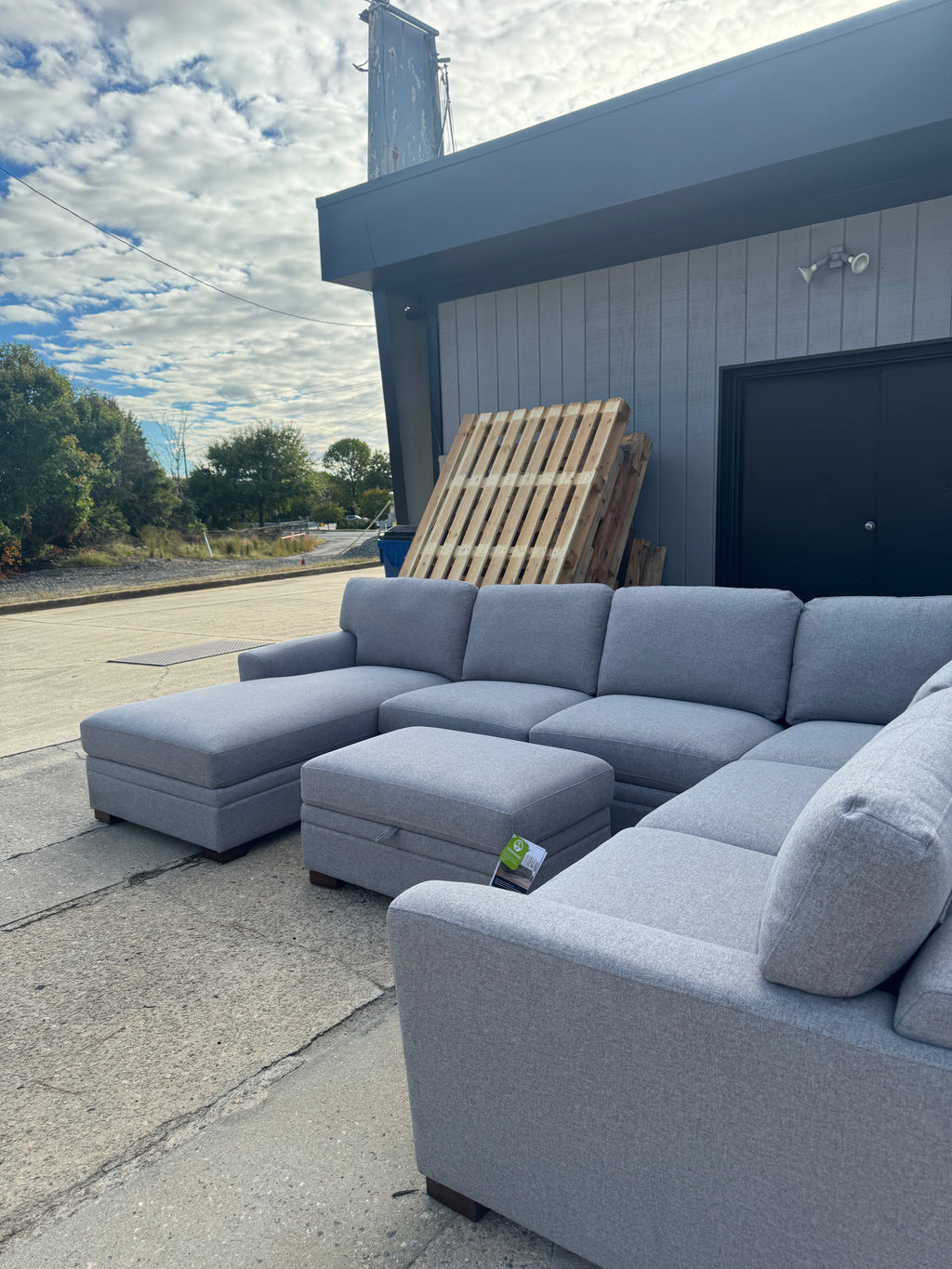 Langdon Light Gray Sectional w/ottoman |Brand New|