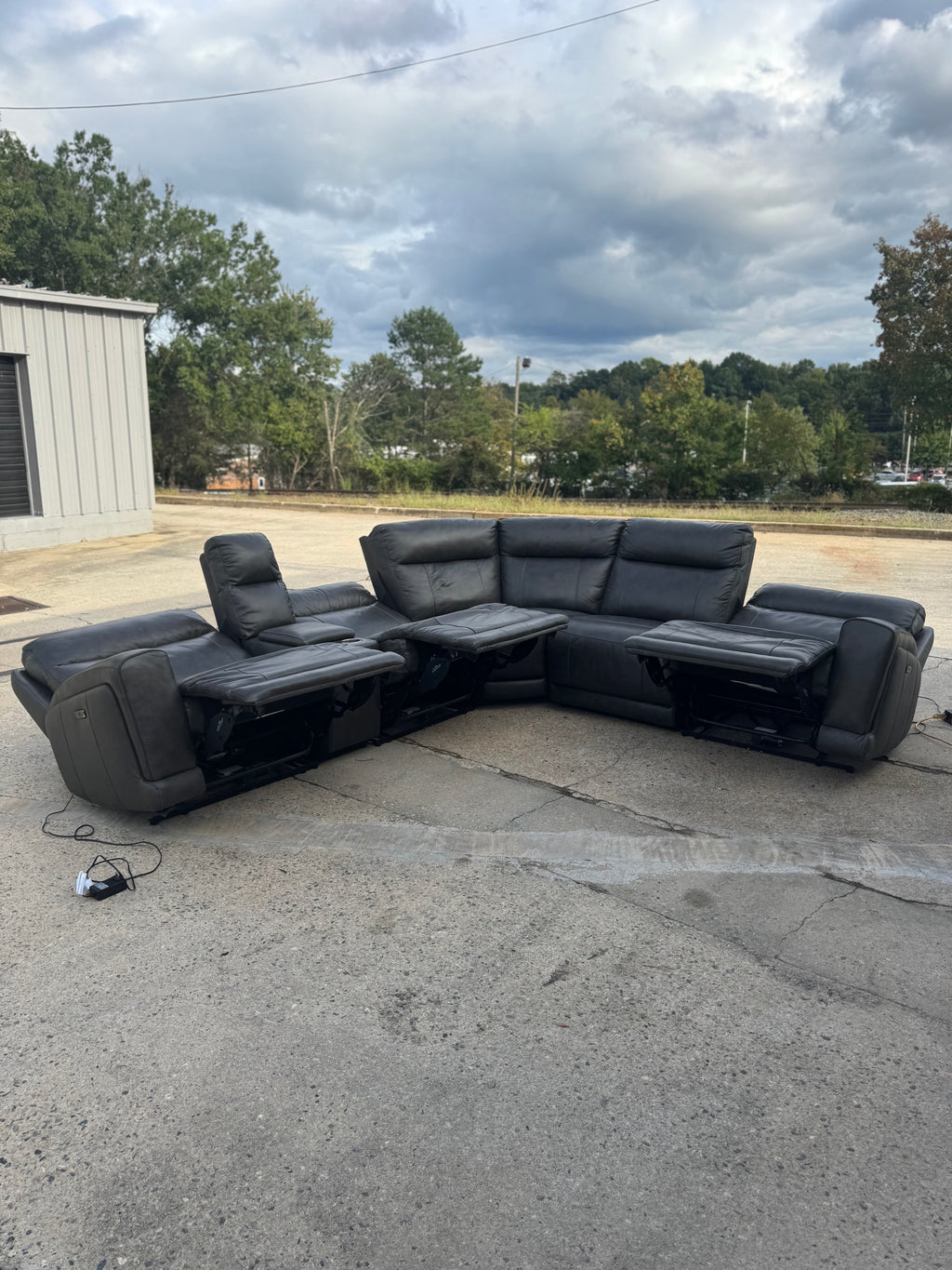 Power reclining sectional w/ storage armrest