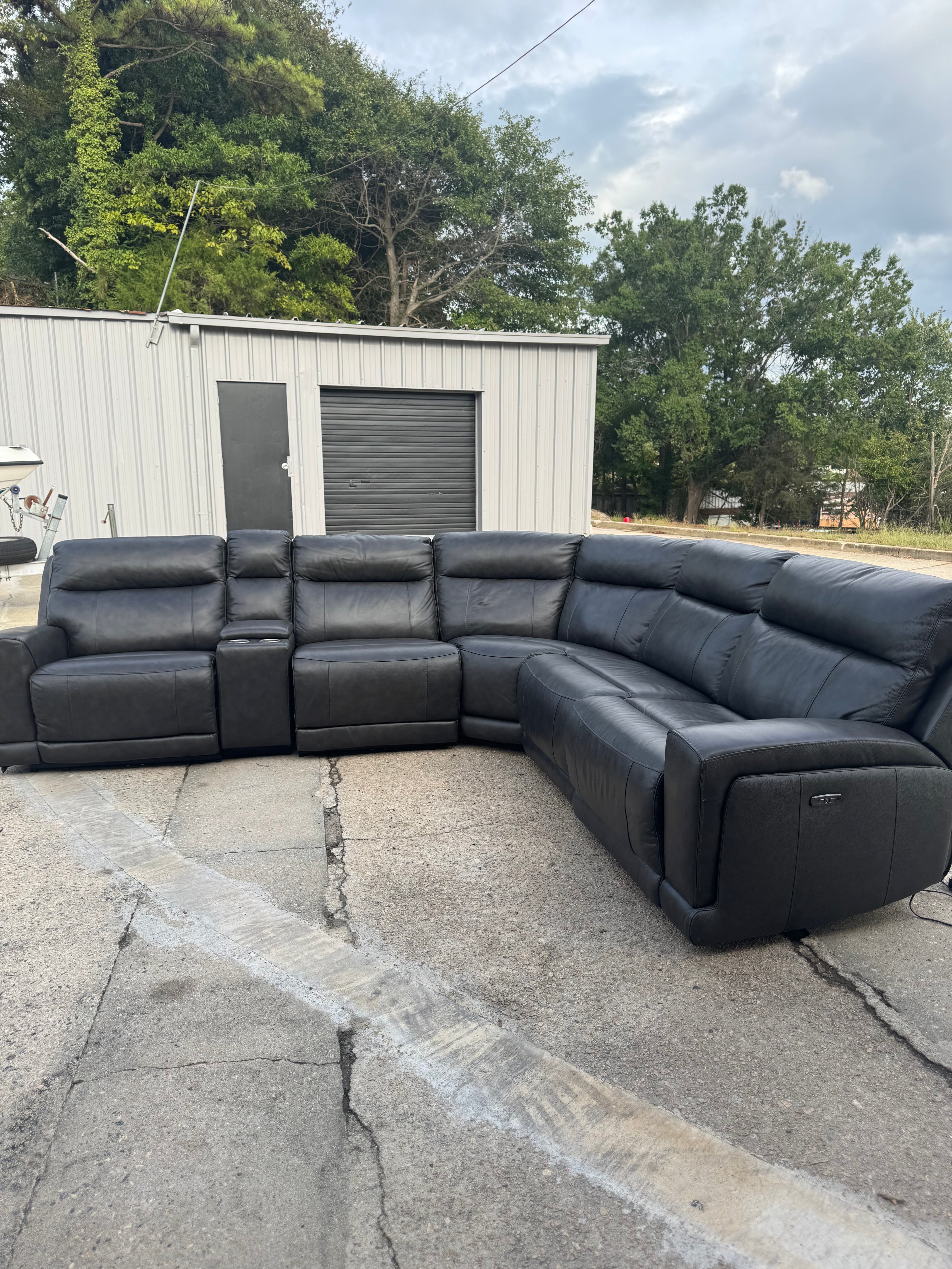 Power reclining sectional w/ storage armrest